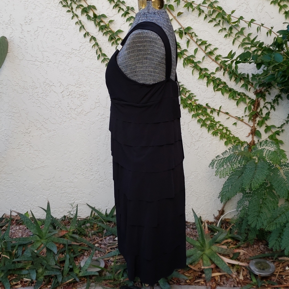 HOLIDAY  DRESS - Picture 5 of 8